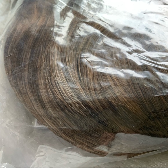 NIB Dark Blonde Ash Brown Highlights Wavy Wig Bangs Short Bob Cute Realistic - Picture 9 of 12